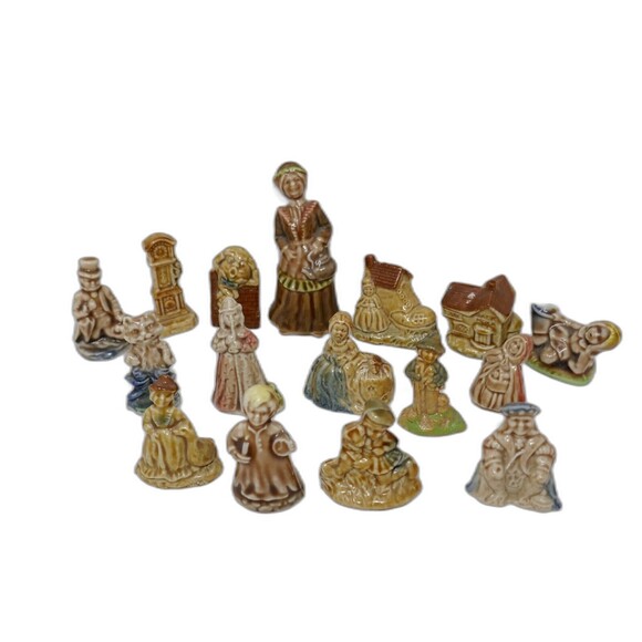 Wade Whimsies Red Rose Tea Nursery Rhyme Miniature Figurines